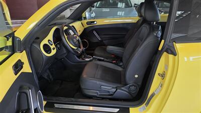 2012 Volkswagen Beetle-Classic 2.5L PZEV   - Photo 9 - Hamilton, OH 45015