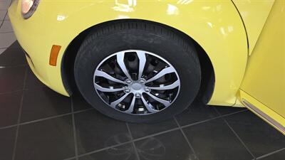 2012 Volkswagen Beetle-Classic 2.5L PZEV   - Photo 27 - Hamilton, OH 45015
