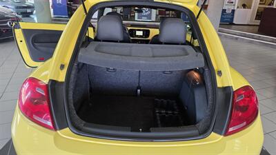 2012 Volkswagen Beetle-Classic 2.5L PZEV   - Photo 25 - Hamilton, OH 45015