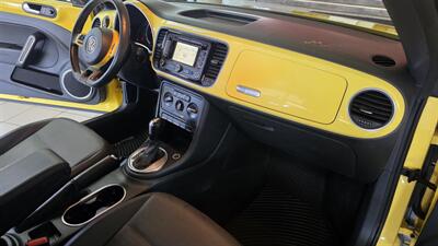 2012 Volkswagen Beetle-Classic 2.5L PZEV   - Photo 22 - Hamilton, OH 45015