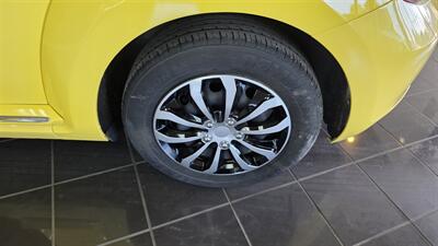 2012 Volkswagen Beetle-Classic 2.5L PZEV   - Photo 26 - Hamilton, OH 45015