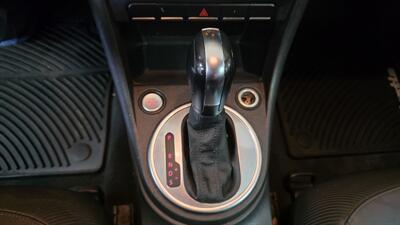 2012 Volkswagen Beetle-Classic 2.5L PZEV   - Photo 17 - Hamilton, OH 45015