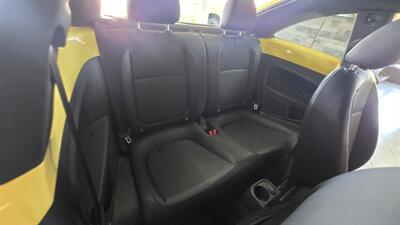 2012 Volkswagen Beetle-Classic 2.5L PZEV   - Photo 23 - Hamilton, OH 45015