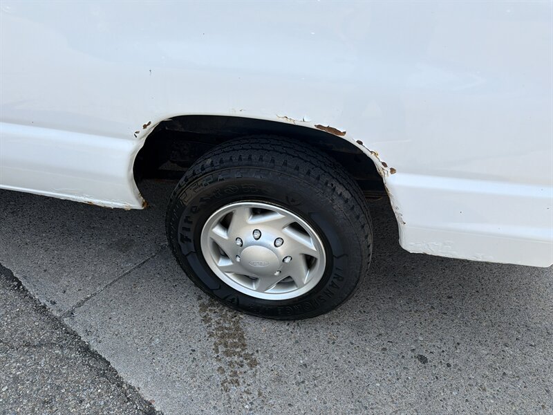 2012 Ford E-150 3DR CARGO VAN - Photo 21 - Hamilton, OH 45015