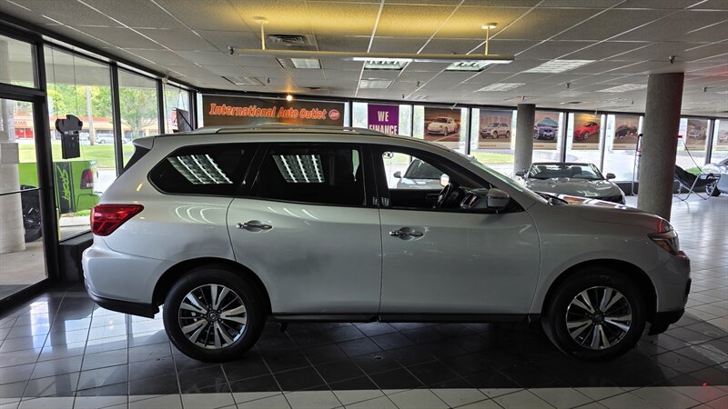 2018 Nissan Pathfinder S - Photo 5 - Hamilton, OH 45015