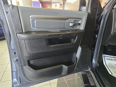 2021 RAM 1500 CLASSIC SLT CREW CAB 4X4/V6   - Photo 8 - Hamilton, OH 45015