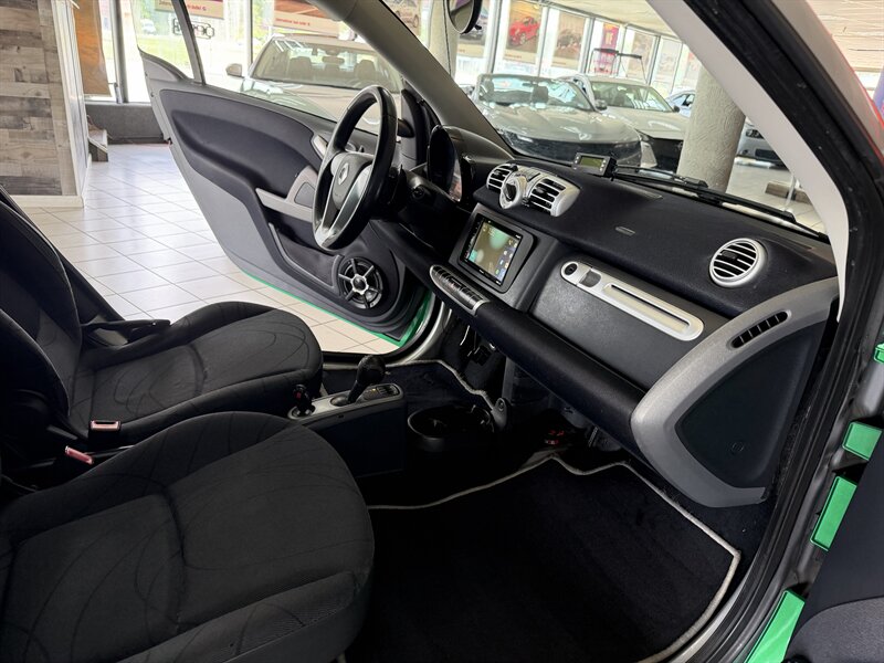 2011 Smart fortwo pure - Photo 18 - Hamilton, OH 45015