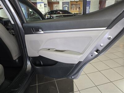 2019 Hyundai ELANTRA SE   - Photo 14 - Hamilton, OH 45015