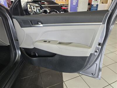 2019 Hyundai ELANTRA SE   - Photo 11 - Hamilton, OH 45015