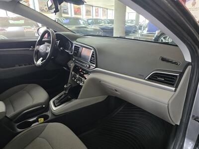 2019 Hyundai ELANTRA SE   - Photo 12 - Hamilton, OH 45015