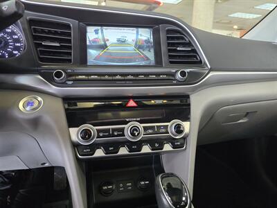 2019 Hyundai ELANTRA SE   - Photo 18 - Hamilton, OH 45015