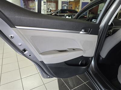 2019 Hyundai ELANTRA SE   - Photo 9 - Hamilton, OH 45015