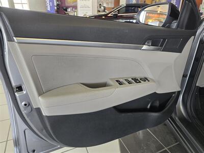 2019 Hyundai ELANTRA SE   - Photo 6 - Hamilton, OH 45015
