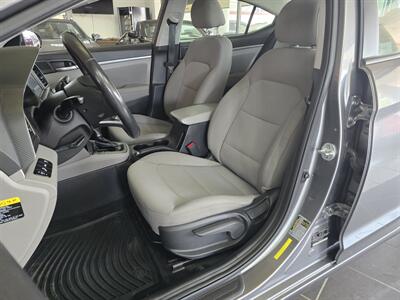 2019 Hyundai ELANTRA SE   - Photo 8 - Hamilton, OH 45015