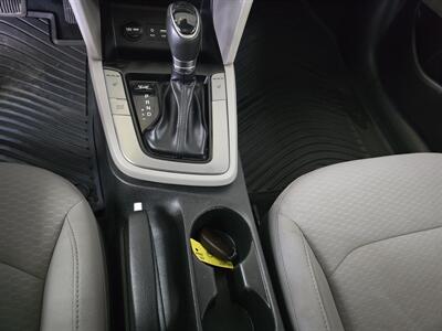 2019 Hyundai ELANTRA SE   - Photo 17 - Hamilton, OH 45015