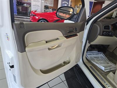 2012 Chevrolet Tahoe LTZ  4DR SUV  4X4   - Photo 7 - Hamilton, OH 45015