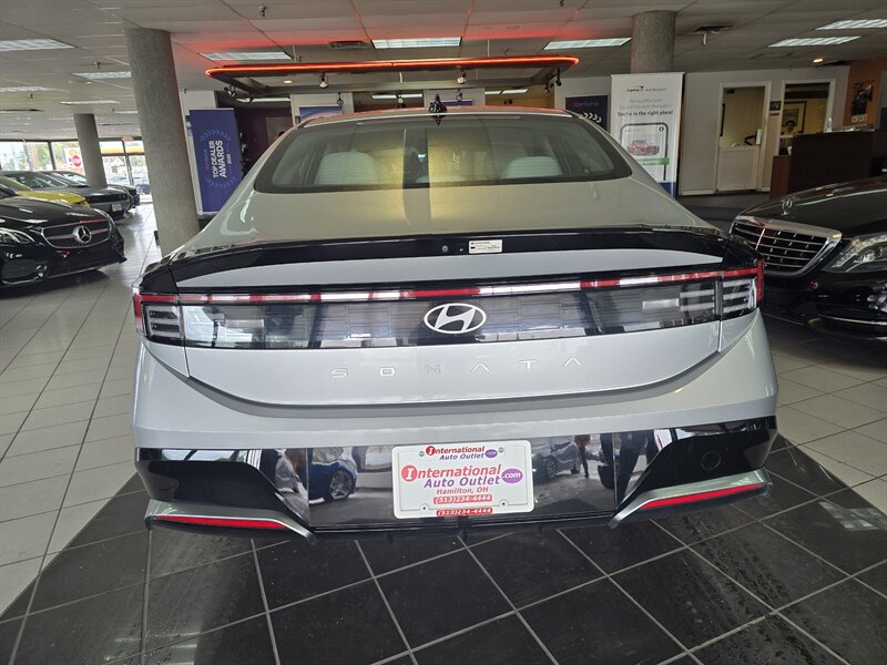 2025 Hyundai SONATA SEL 4DR SEDAN - Photo 5 - Hamilton, OH 45015