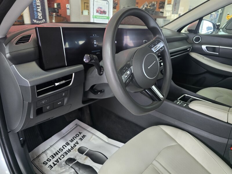 2025 Hyundai SONATA SEL 4DR SEDAN - Photo 8 - Hamilton, OH 45015