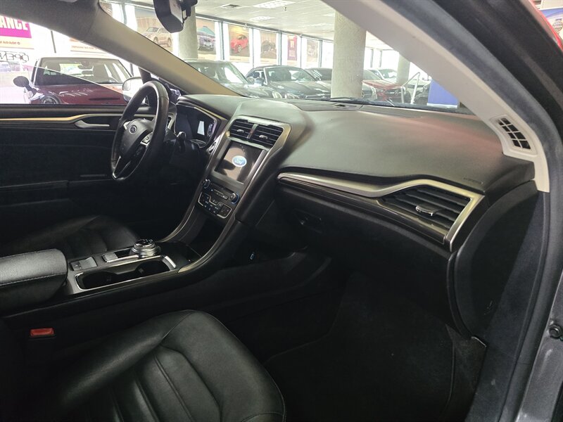 2017 Ford Fusion SE 4DR SEDAN - Photo 13 - Hamilton, OH 45015