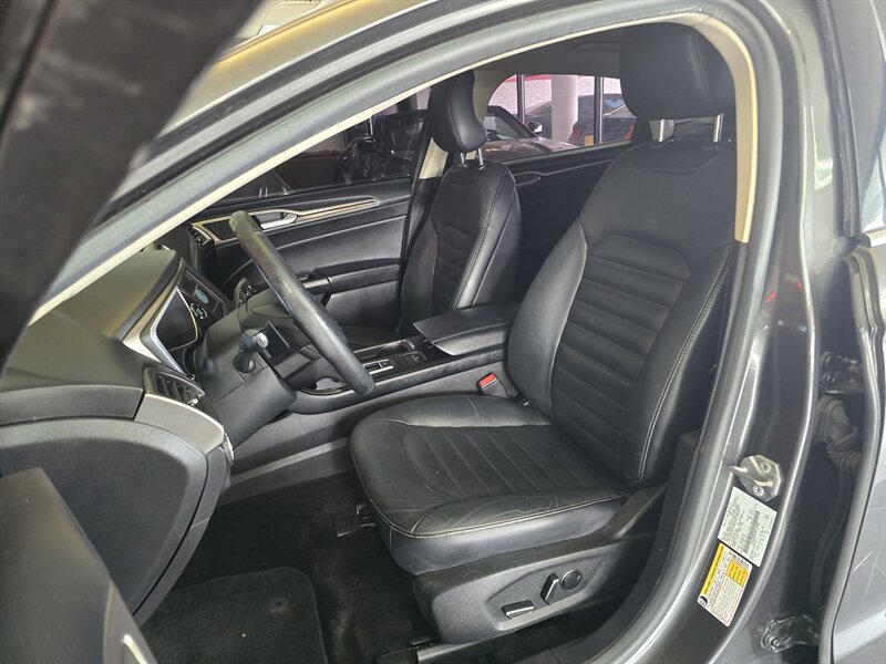 2017 Ford Fusion SE 4DR SEDAN - Photo 9 - Hamilton, OH 45015