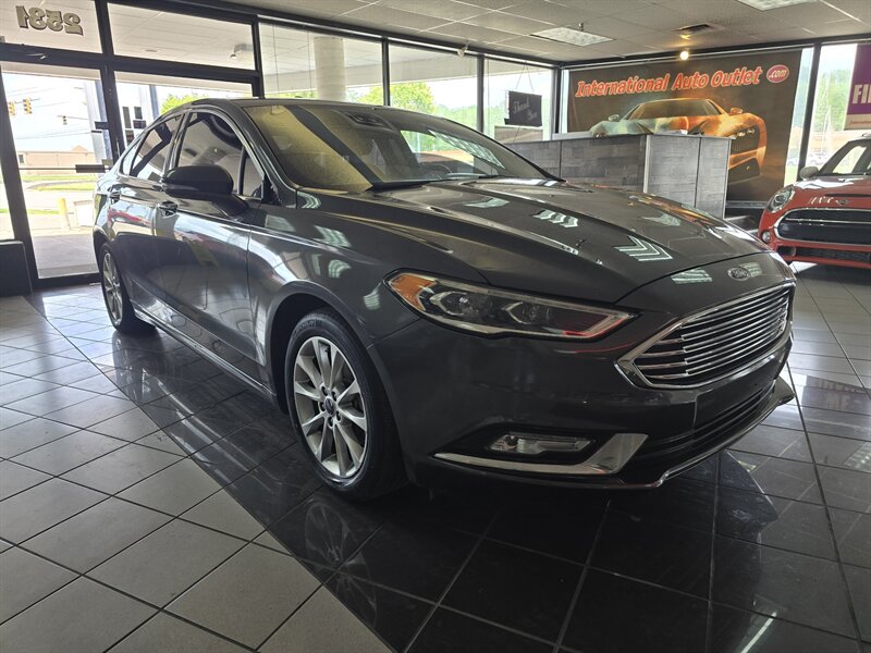 2017 Ford Fusion SE 4DR SEDAN - Photo 3 - Hamilton, OH 45015