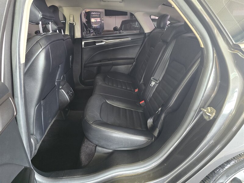2017 Ford Fusion SE 4DR SEDAN - Photo 11 - Hamilton, OH 45015
