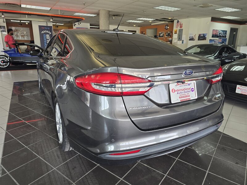 2017 Ford Fusion SE 4DR SEDAN - Photo 5 - Hamilton, OH 45015