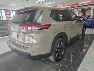 2025 Nissan Rogue Rock Creek   - Photo 4 - Hamilton, OH 45015