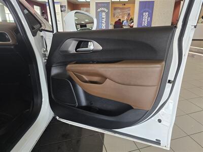 2018 Chrysler Pacifica Limited   - Photo 13 - Hamilton, OH 45015