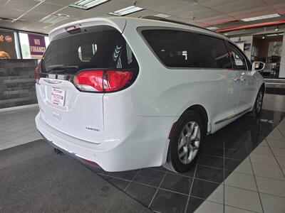 2018 Chrysler Pacifica Limited   - Photo 4 - Hamilton, OH 45015