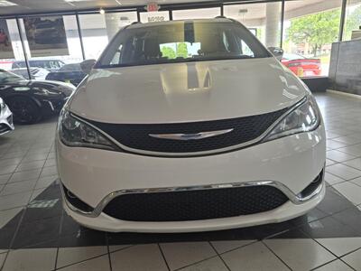 2018 Chrysler Pacifica Limited   - Photo 2 - Hamilton, OH 45015