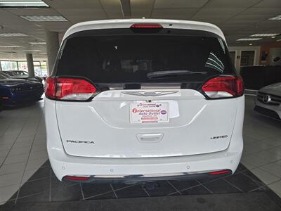 2018 Chrysler Pacifica Limited   - Photo 5 - Hamilton, OH 45015