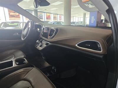 2018 Chrysler Pacifica Limited   - Photo 14 - Hamilton, OH 45015