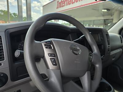2013 Nissan NV 3500 HD SV 3DR PASSENGER VAN   - Photo 18 - Hamilton, OH 45015