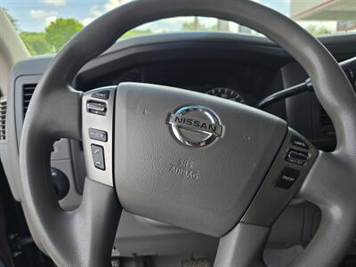 2013 Nissan NV 3500 HD SV 3DR PASSENGER VAN   - Photo 15 - Hamilton, OH 45015