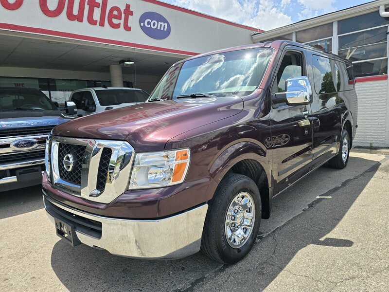 2013 Nissan NV 3500 HD SV 3DR PASSENGER VAN - Photo 1 - Hamilton, OH 45015