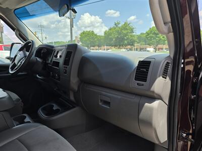 2013 Nissan NV 3500 HD SV 3DR PASSENGER VAN   - Photo 9 - Hamilton, OH 45015
