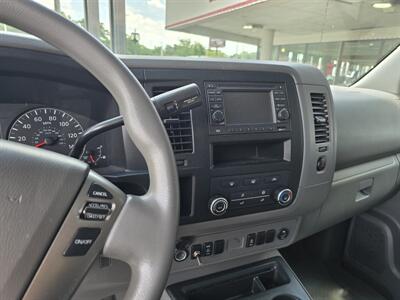 2013 Nissan NV 3500 HD SV 3DR PASSENGER VAN   - Photo 17 - Hamilton, OH 45015