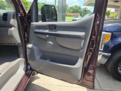 2013 Nissan NV 3500 HD SV 3DR PASSENGER VAN   - Photo 8 - Hamilton, OH 45015