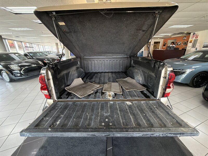 2006 Chevrolet Silverado 1500 LS2 4DR CREW CAB - Photo 24 - Hamilton, OH 45015