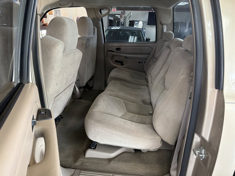 2006 Chevrolet Silverado 1500 LS2 4DR CREW CAB - Photo 18 - Hamilton, OH 45015