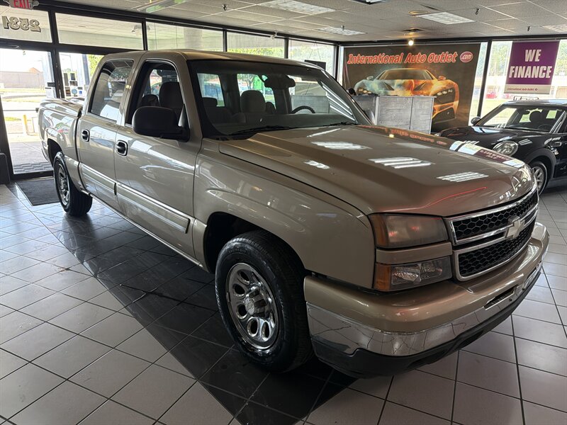 2006 Chevrolet Silverado 1500 LS2 4DR CREW CAB - Photo 4 - Hamilton, OH 45015