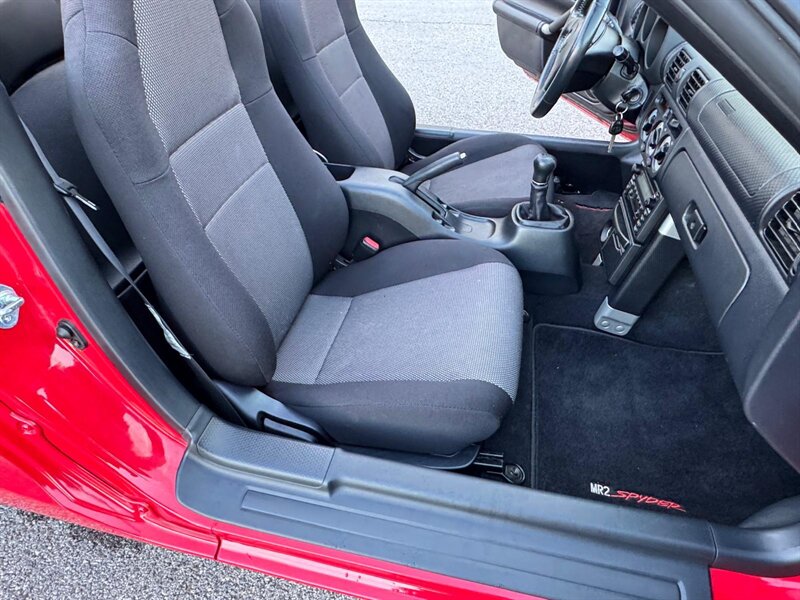 2000 Toyota MR2 Spyder - Photo 17 - Hamilton, OH 45015
