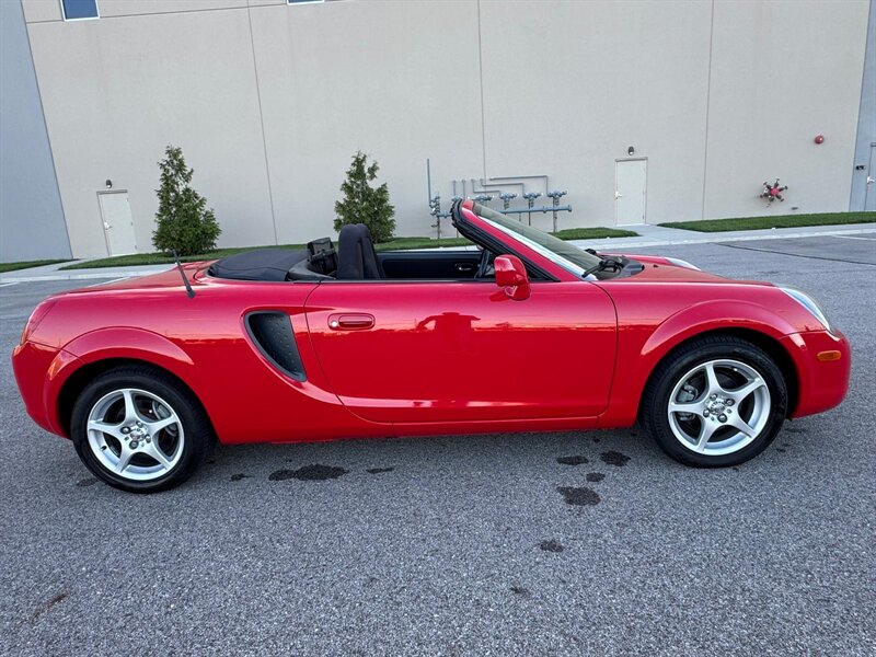 2000 Toyota MR2 Spyder - Photo 8 - Hamilton, OH 45015