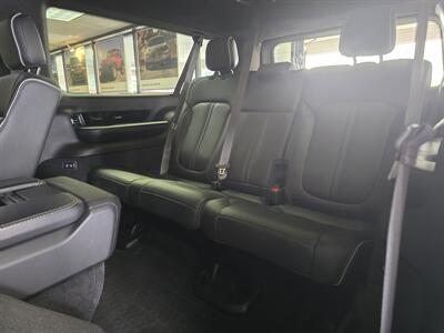 2024 Jeep Grand Wagoneer L Obsidian 4DR SUV 4X4   - Photo 12 - Hamilton, OH 45015