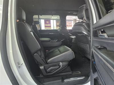 2024 Jeep Grand Wagoneer L Obsidian 4DR SUV 4X4   - Photo 18 - Hamilton, OH 45015