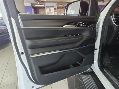 2024 Jeep Grand Wagoneer L Obsidian 4DR SUV 4X4   - Photo 6 - Hamilton, OH 45015