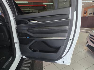 2024 Jeep Grand Wagoneer L Obsidian 4DR SUV 4X4   - Photo 17 - Hamilton, OH 45015