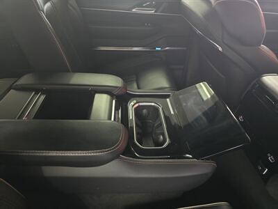 2024 Jeep Grand Wagoneer L Obsidian 4DR SUV 4X4   - Photo 19 - Hamilton, OH 45015