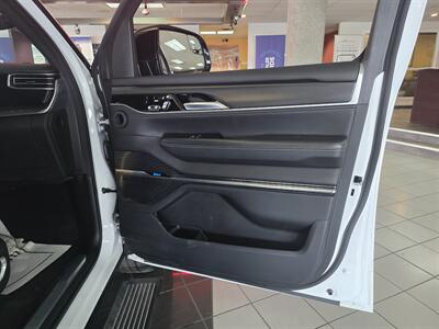 2024 Jeep Grand Wagoneer L Obsidian 4DR SUV 4X4   - Photo 14 - Hamilton, OH 45015